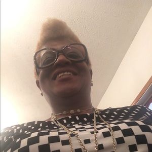 Meet your Posher, Evelyn